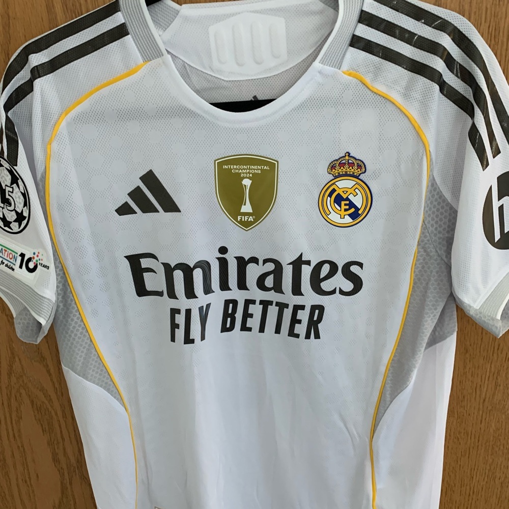 Real Madrid 2025/2026 Jerseys - Picture 9 of 15